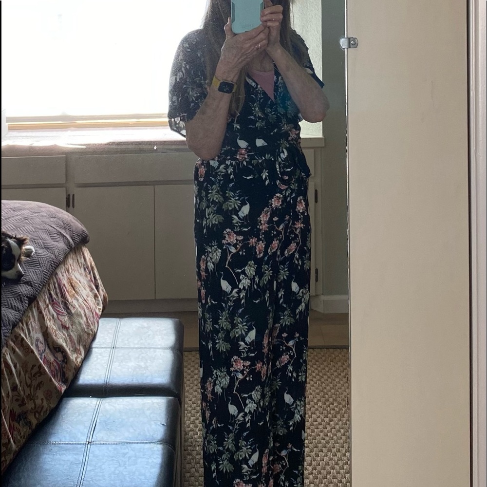New Banana Republic jumpsuit never worn. It’s Rayon/polyester, size 10 Long